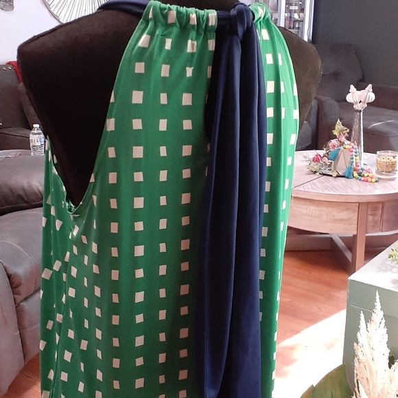 Dress - Picture 2 of 4